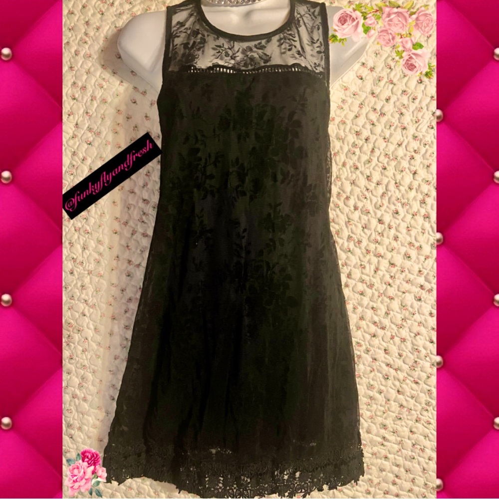 Speechless LBD sheer mesh lace mini lined features velvet rose pattern in Sz M.